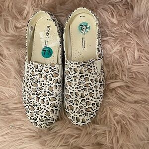 Toms leapord print
